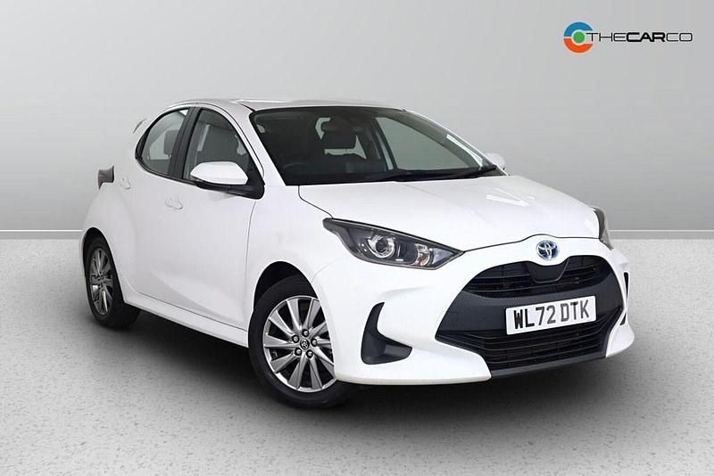 Used Toyota Yaris Hybrid 116 HP (85 kW) 2023 White Hatchback
