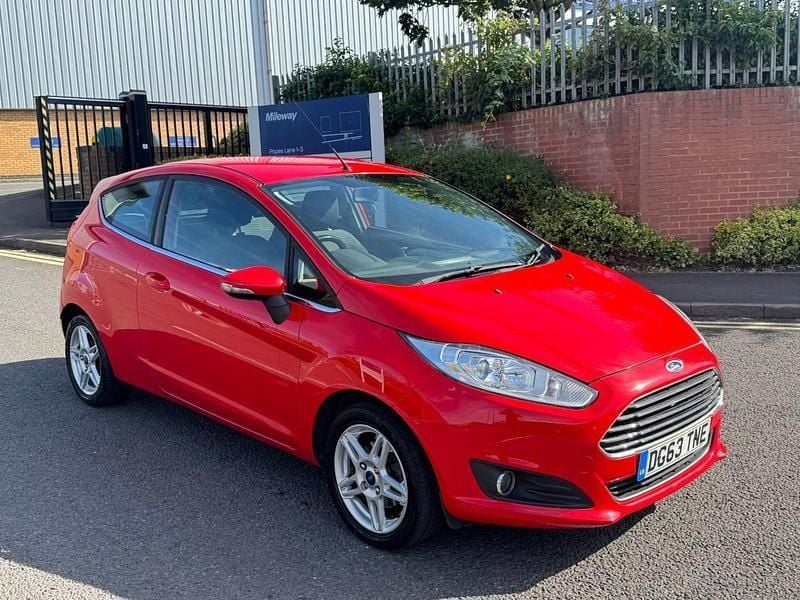 Red Used 2013 Ford Fiesta Zetec Hatchback | £1,895 (Good price) - Image 1/4