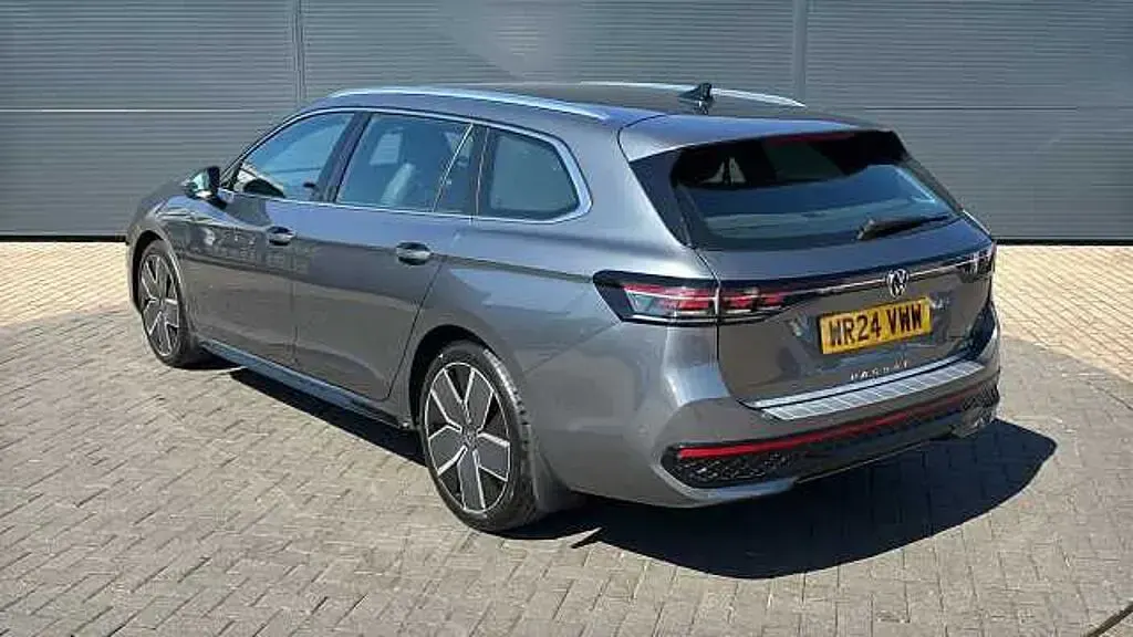 Used VW Passat 150 HP (110 kW) 2024 Estate