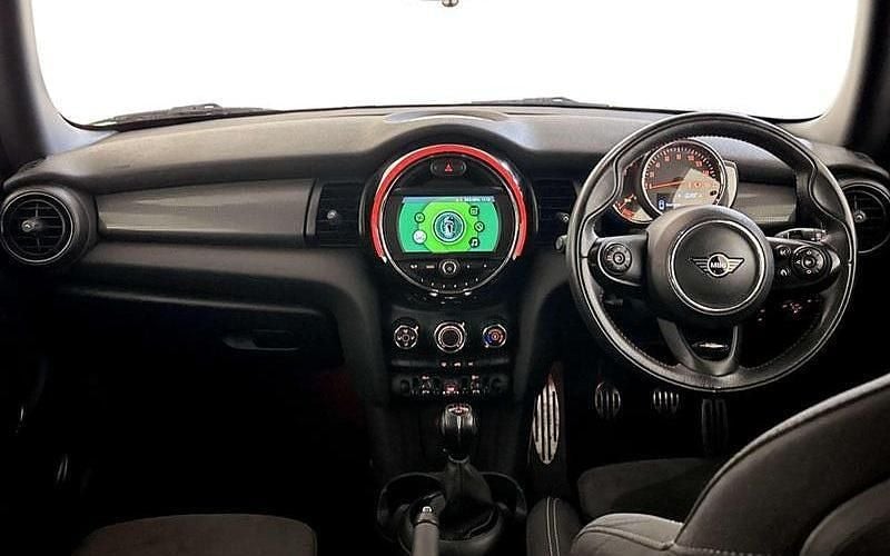 Used Mini Cooper Hatch 136 HP (100 kW) 2021 Hatchback