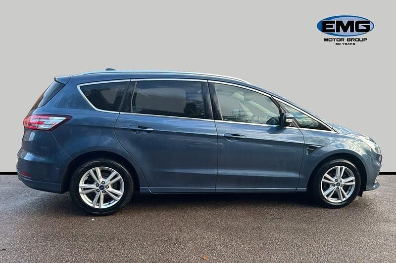 Used Ford S-MAX Titanium 190 HP (139 kW) 2022 Blue MPV