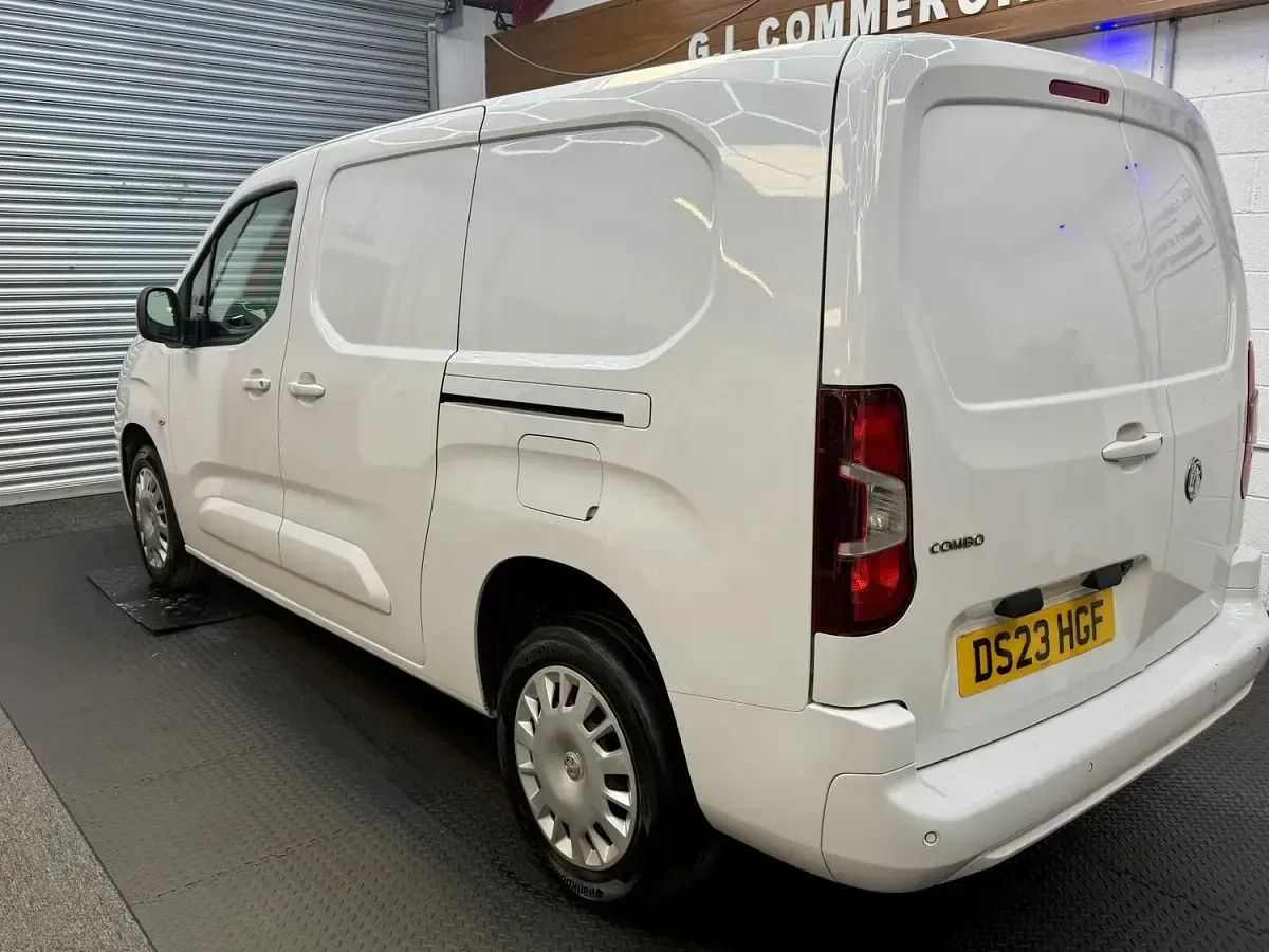 Used Vauxhall Combo S 100 HP (73 kW) 2023 White MPV