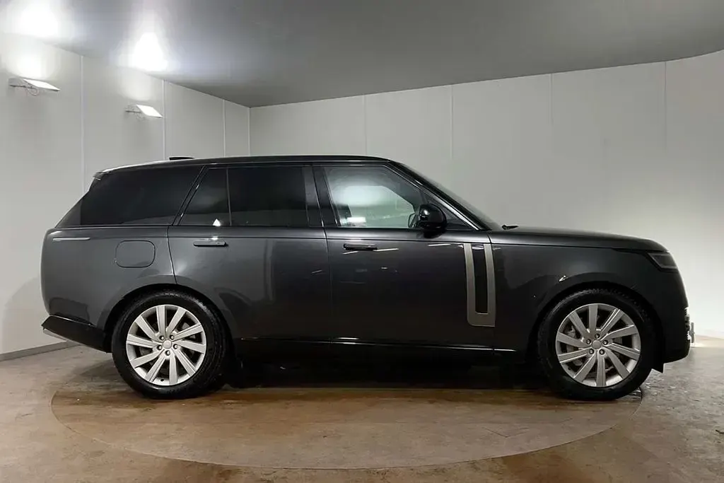 Begagnad Land Rover Range Rover SE 434 HK (319 kW) 2022 Grå SUV