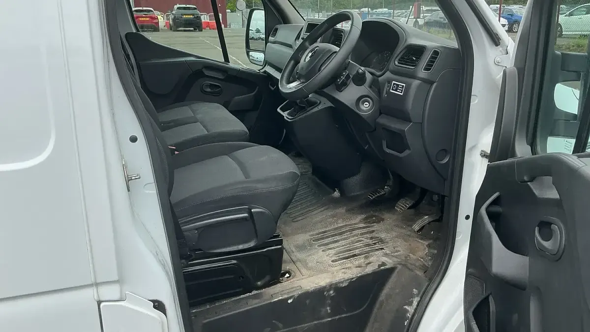 Used Renault Master Business 2022 White MPV