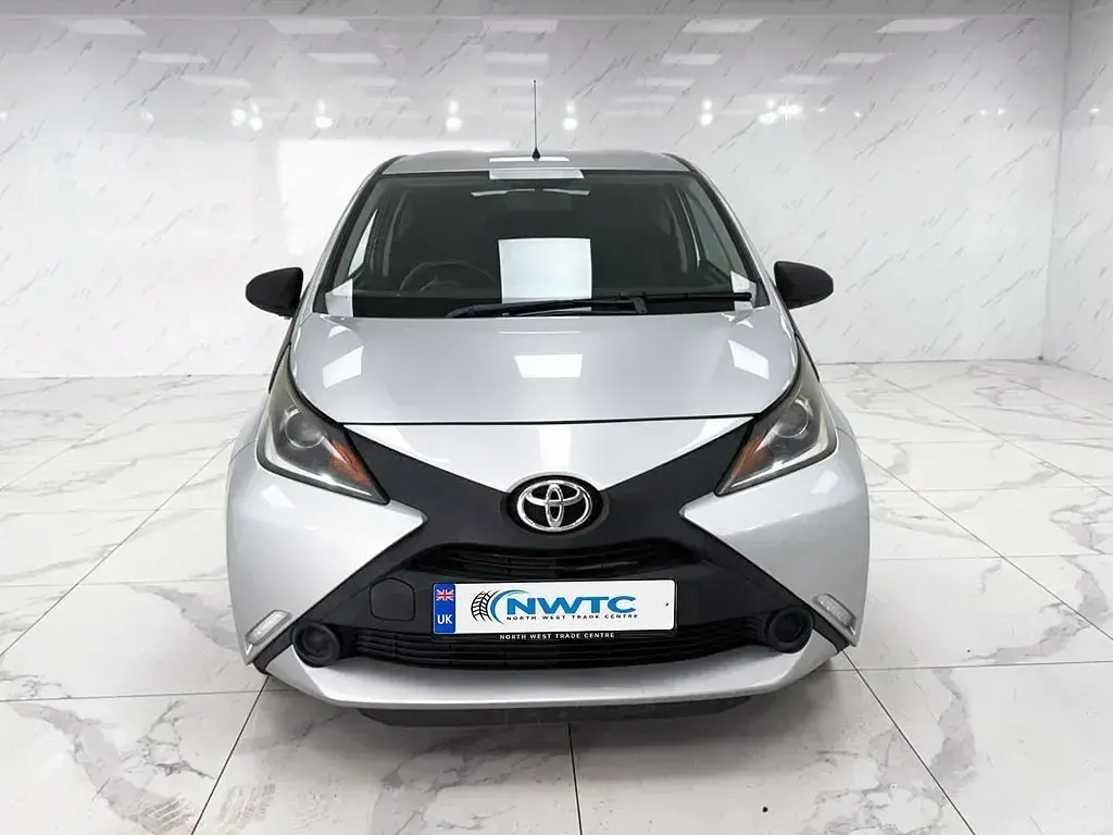 Used Toyota Aygo 69 HP (50 kW) 2015 Silver Hatchback