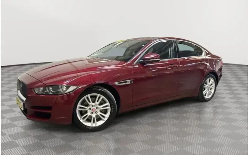 Used Jaguar XE Prestige 200 HP (147 kW) 2016 Sedan