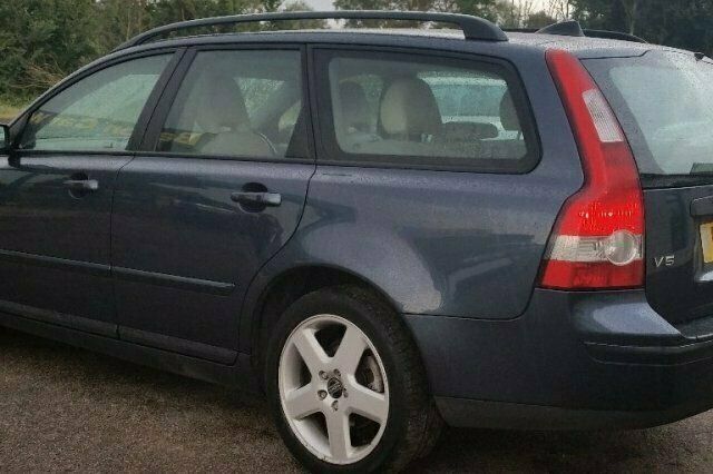 Used 2005 Volvo V50 Estate | £2,489 (Expensive) - Image 1/4