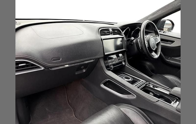 Used Jaguar F-Pace R-Sport 177 HP (130 kW) 2018 Red SUV