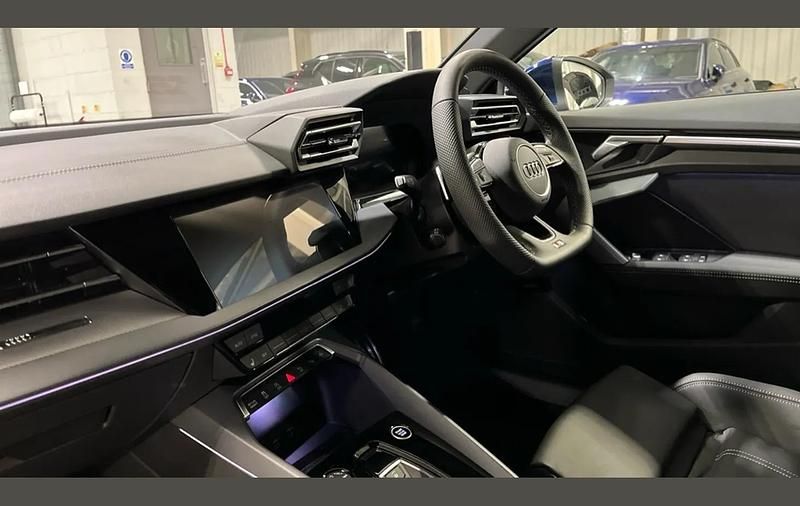Begagnad Audi A3 S-Line 113 HK (83 kW) 2025 Blå Halvkombi