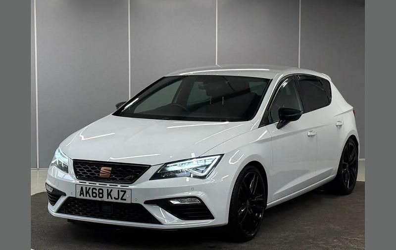Used Seat Leon CUPRA 285 HP (209 kW) 2018 White Hatchback