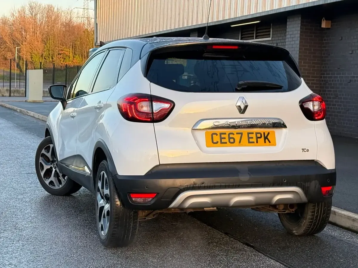 Used Renault Captur Signature 90 HP (66 kW) 2017 White SUV