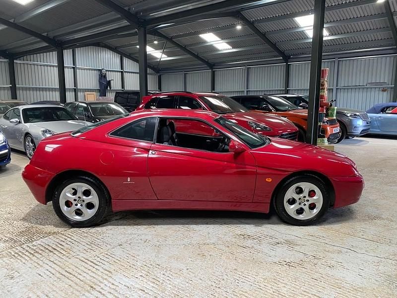 Used Alfa Romeo GTV Lusso 165 HP (121 kW) 2004 Red Coupe