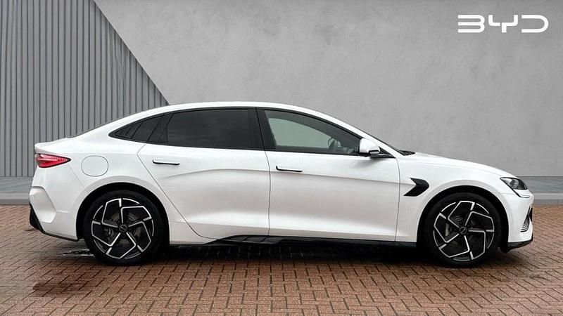 Used BYD Seal 389 kW (530 HP) 2025 Metallic  polar white Sedan