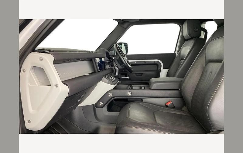 Used Land Rover Defender Dynamic 250 HP (183 kW) 2022 White SUV