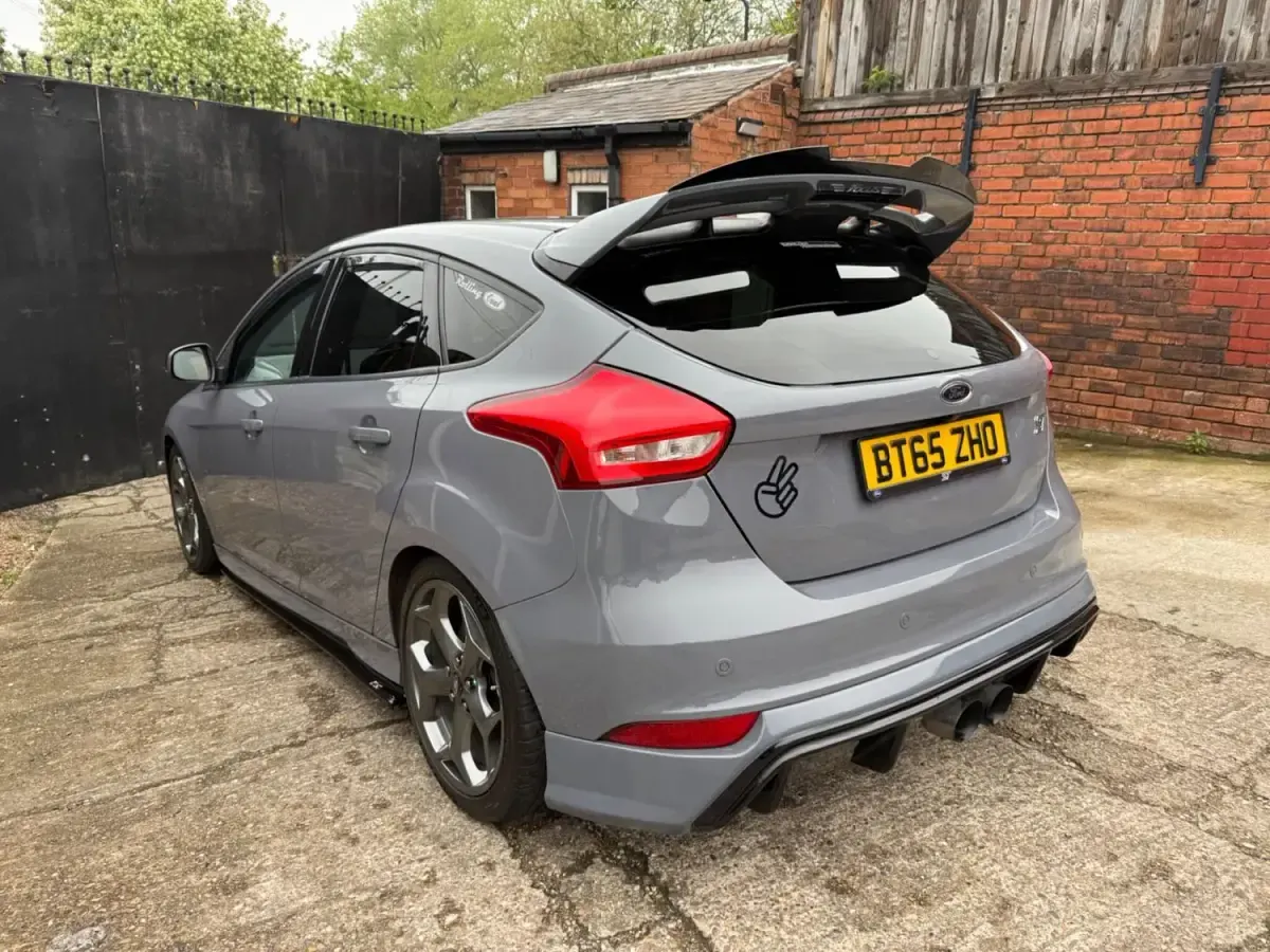Begagnad Ford Focus ST 2015 Grå Halvkombi