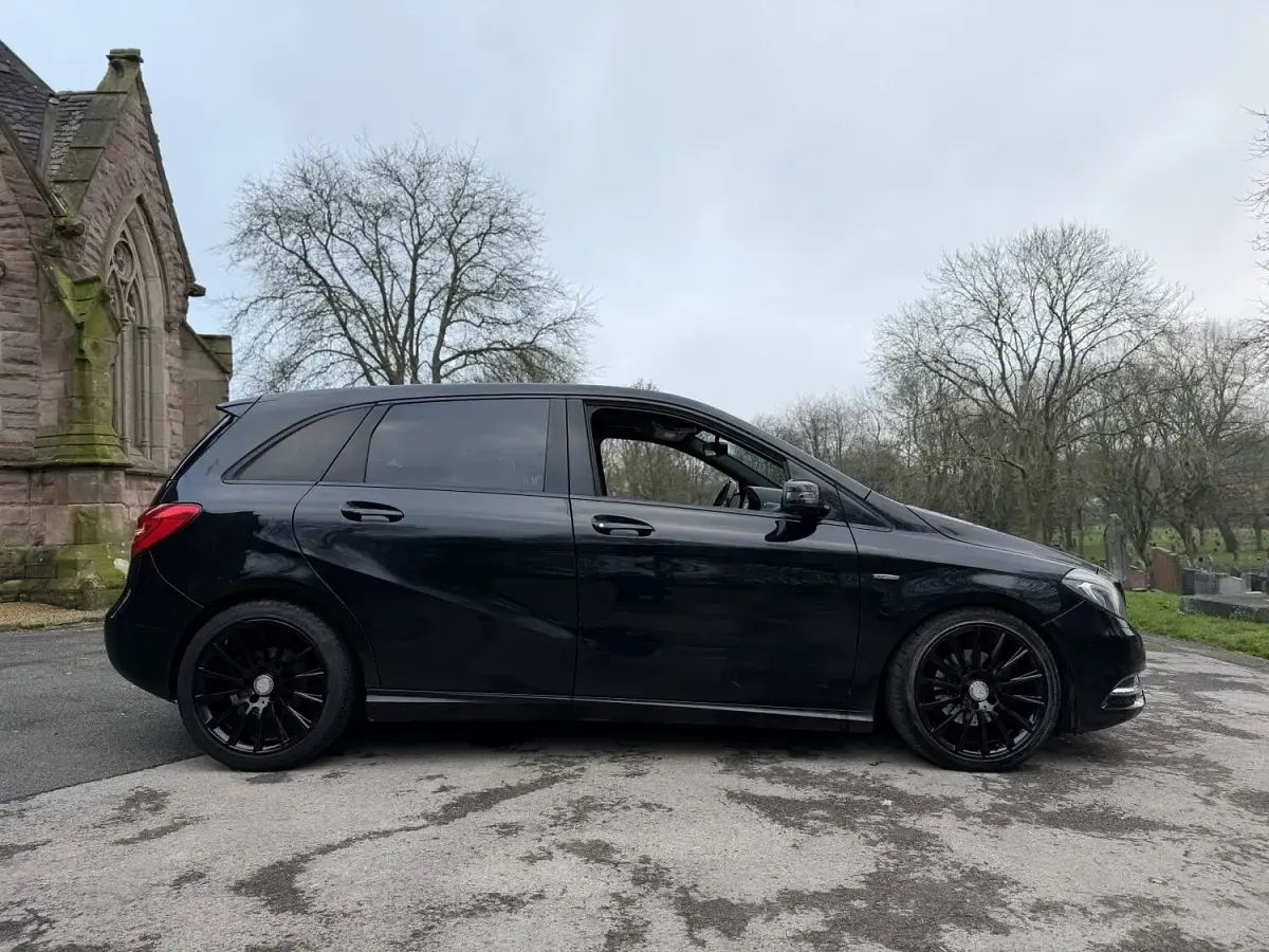 Used Mercedes B200 2012 Black MPV