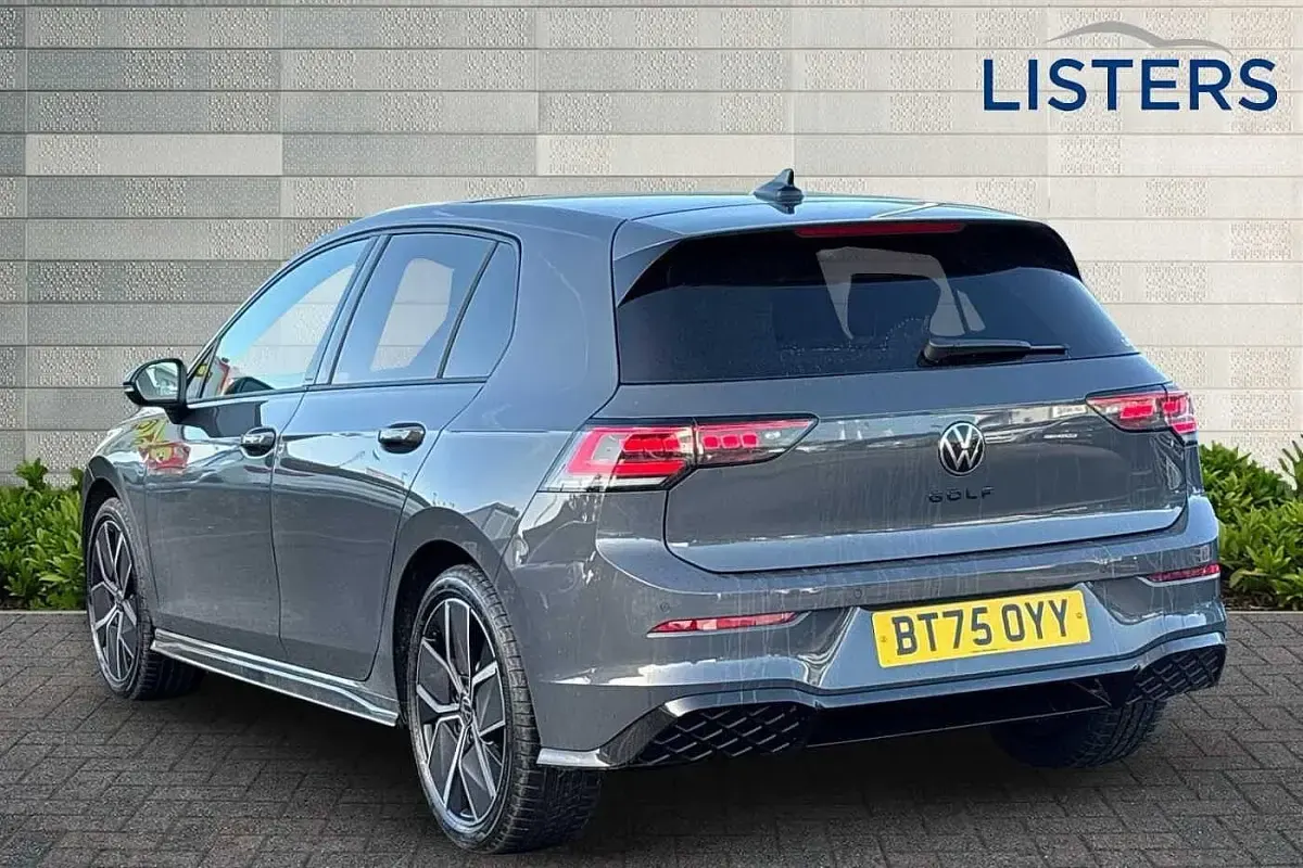 Second-hand VW Golf VIII Black Edition 150 CP (110 kW) 2025 Gri Hatchback