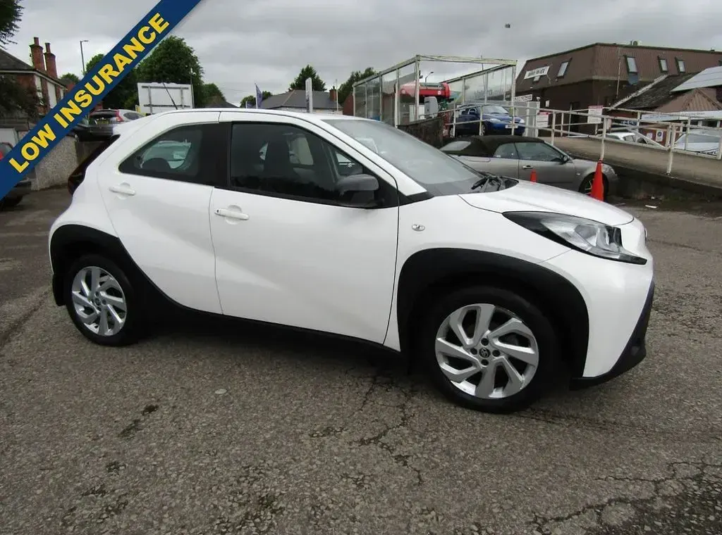 Used Toyota Aygo X PURE 72 HP (52 kW) 2023 White SUV