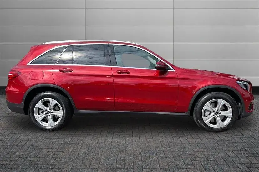Used Mercedes GLC220 170 HP (125 kW) 2018 Red Estate