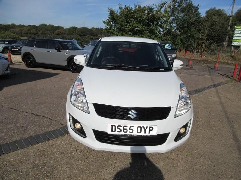 Used Suzuki Swift SZ4 94 HP (69 kW) 2016 White Hatchback