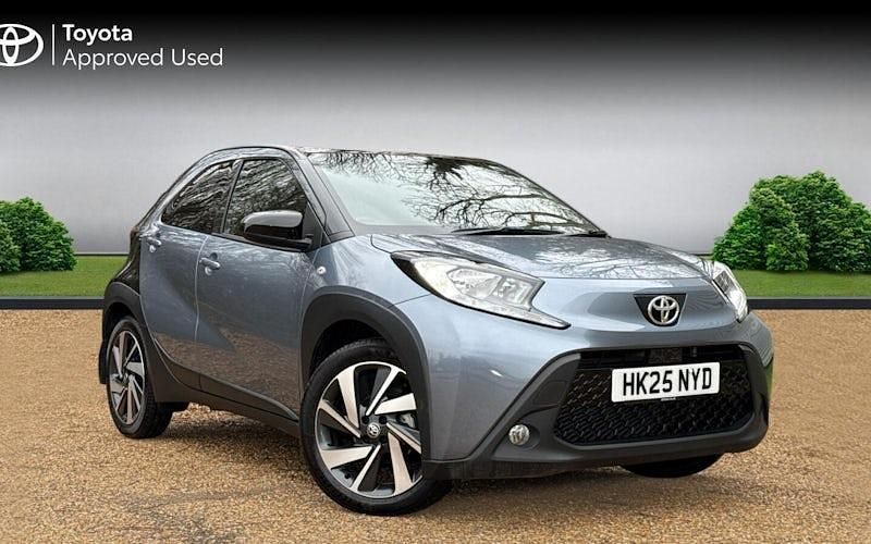 Used Toyota Aygo X 72 HP (52 kW) 2025 Persian salt bitone SUV