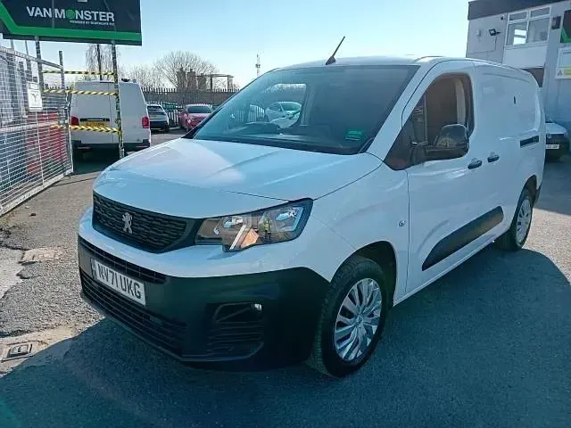 Used Peugeot Partner Premium 100 HP (73 kW) 2022 White MPV
