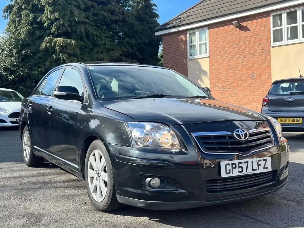 Usado Toyota Avensis 129 HP (94 kW) 2007 Preto Sedan