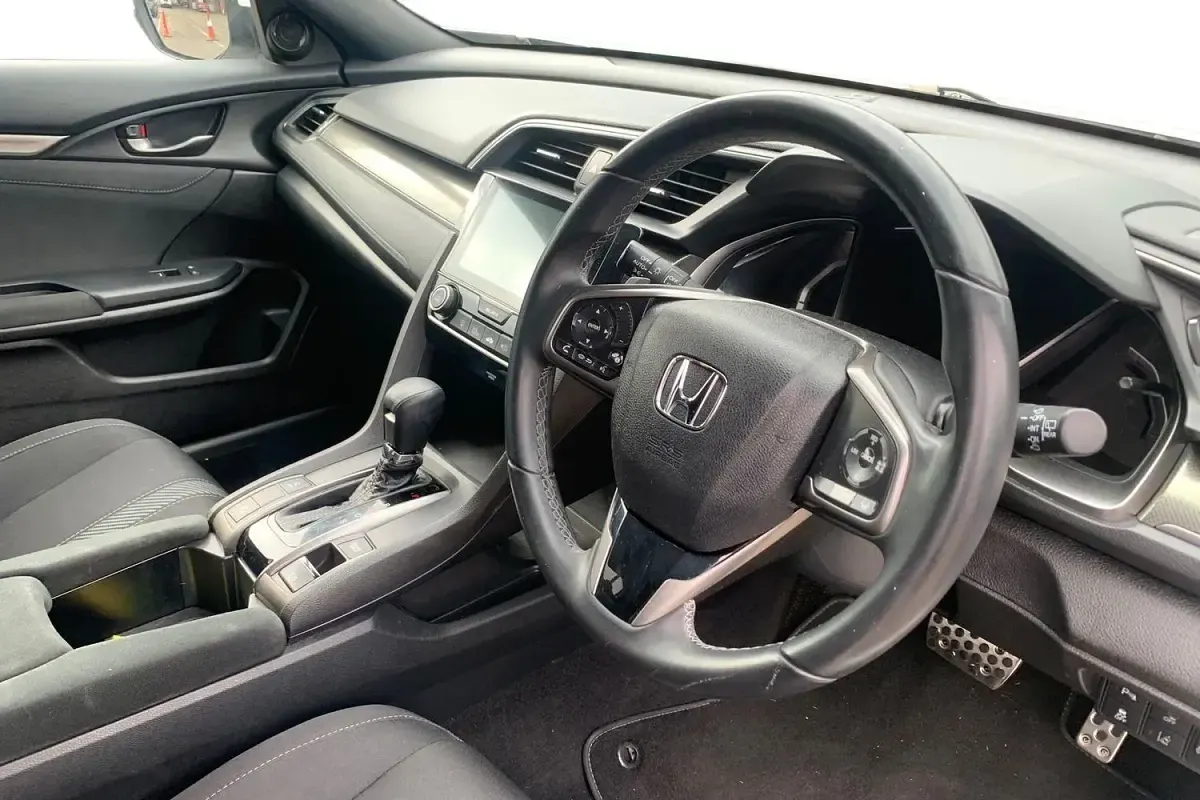 Używany Honda Civic SR 129 KM (94 kW) 2017 Biały Hatchback