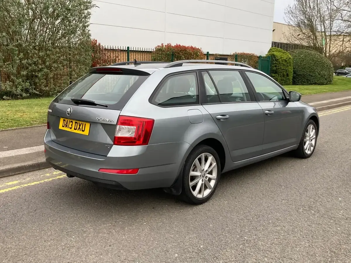 Used Skoda Octavia Elegance 105 HP (77 kW) 2013 Grey Estate