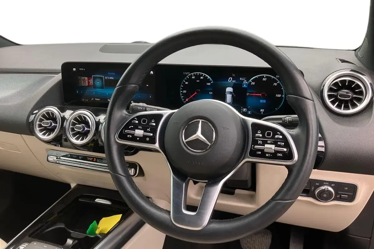 Used Mercedes EQA250+ 139 kW (190 HP) 2022 White SUV