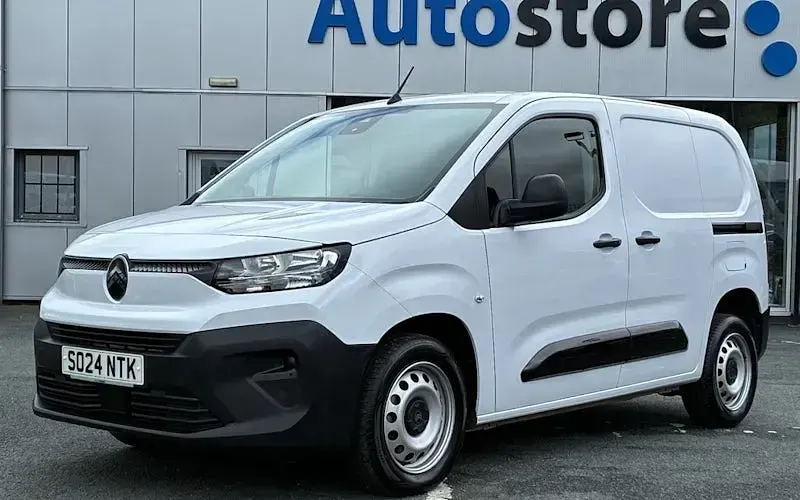 Używany Citroën Berlingo 102 KM (75 kW) 2025 Minivan