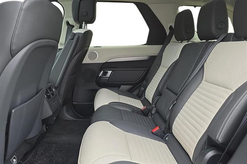 Used Land Rover Discovery 5 HSE Dynamic 350 HP (257 kW) 2025 Santorini black SUV