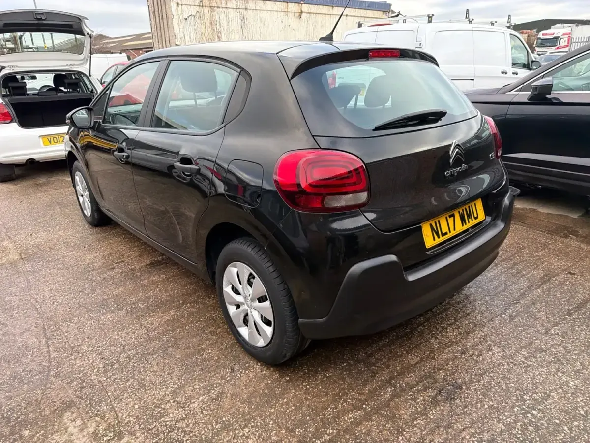 Używany Citroën C3 PureTech 110 KM (80 kW) 2017 Czarny Hatchback