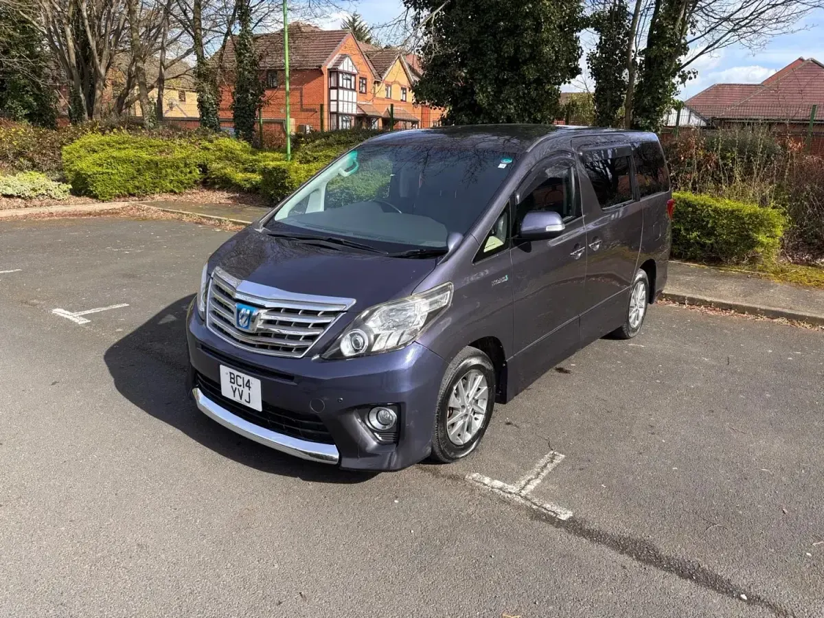 Begagnad Toyota Alphard 2026 Grå Minibuss