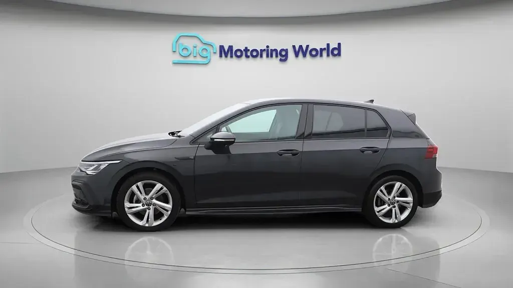 Second-hand VW Golf VIII R-line 150 CP (110 kW) 2024 Gri Hatchback
