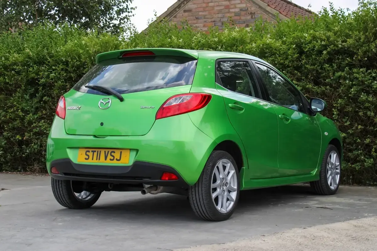 Used Mazda 2 82 HP (60 kW) 2011 Green Hatchback