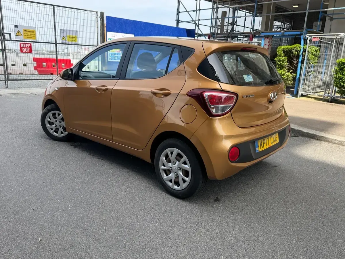 Used Hyundai i10 SE 87 HP (63 kW) 2017 Orange Hatchback