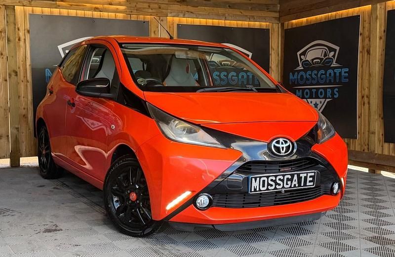 Used Toyota Aygo X-cite 69 HP (50 kW) 2015 Orange Hatchback