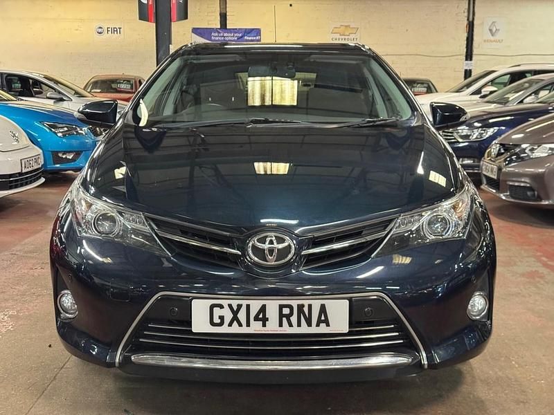 Used Toyota Auris 132 HP (97 kW) 2014 Grey Hatchback