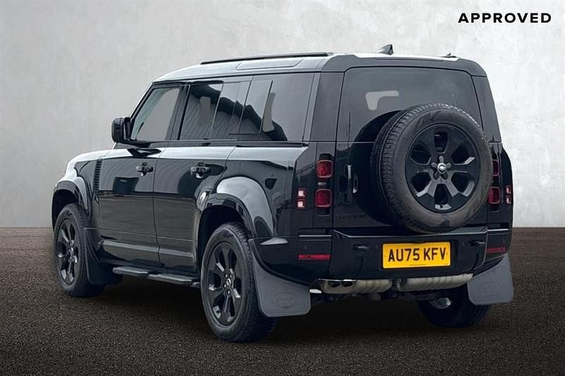 Used Land Rover Defender SE Dynamic 249 HP (183 kW) 2025 Santorini black Estate