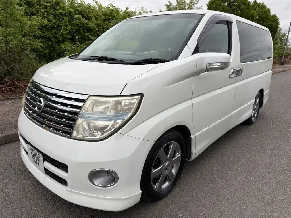 Usado Nissan Elgrand 2022 Blanco Monovolumen