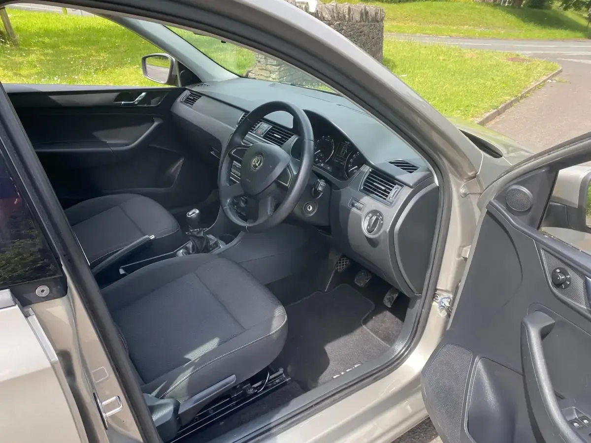 Used Skoda Rapid SE 2013 Beige Hatchback