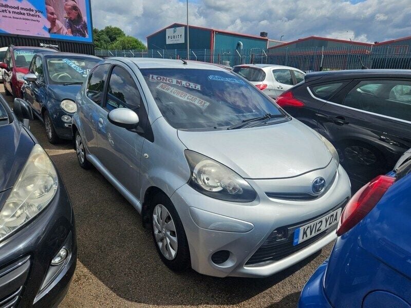 Silver Used 2012 Toyota Aygo Hatchback | £2,399 (Fair price) - Image 1/4