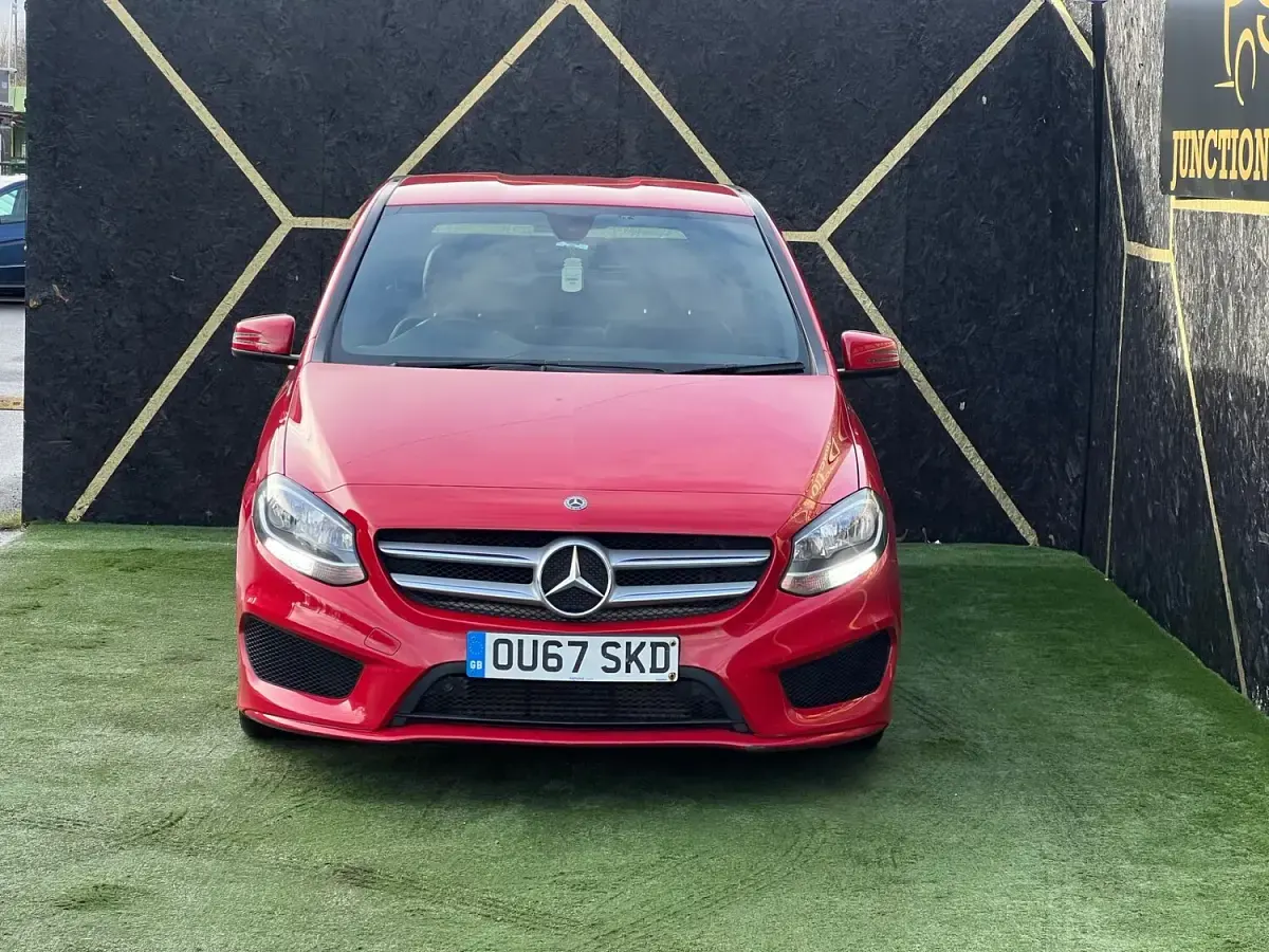 Begagnad Mercedes B180 AMG line 109 HK (80 kW) 2017 Röd Minibuss