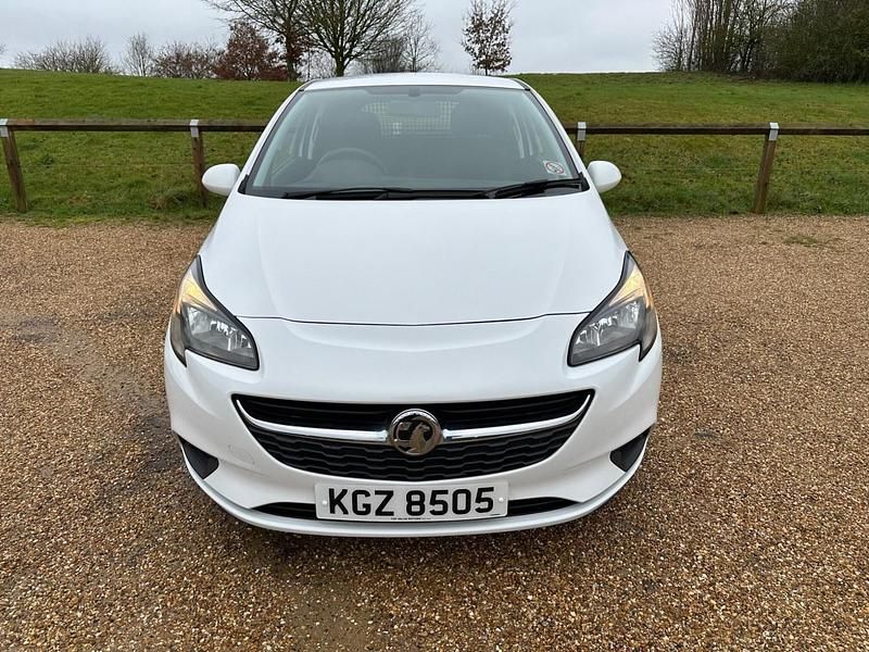 Used Vauxhall Corsa S 95 HP (69 kW) 2018 White Hatchback