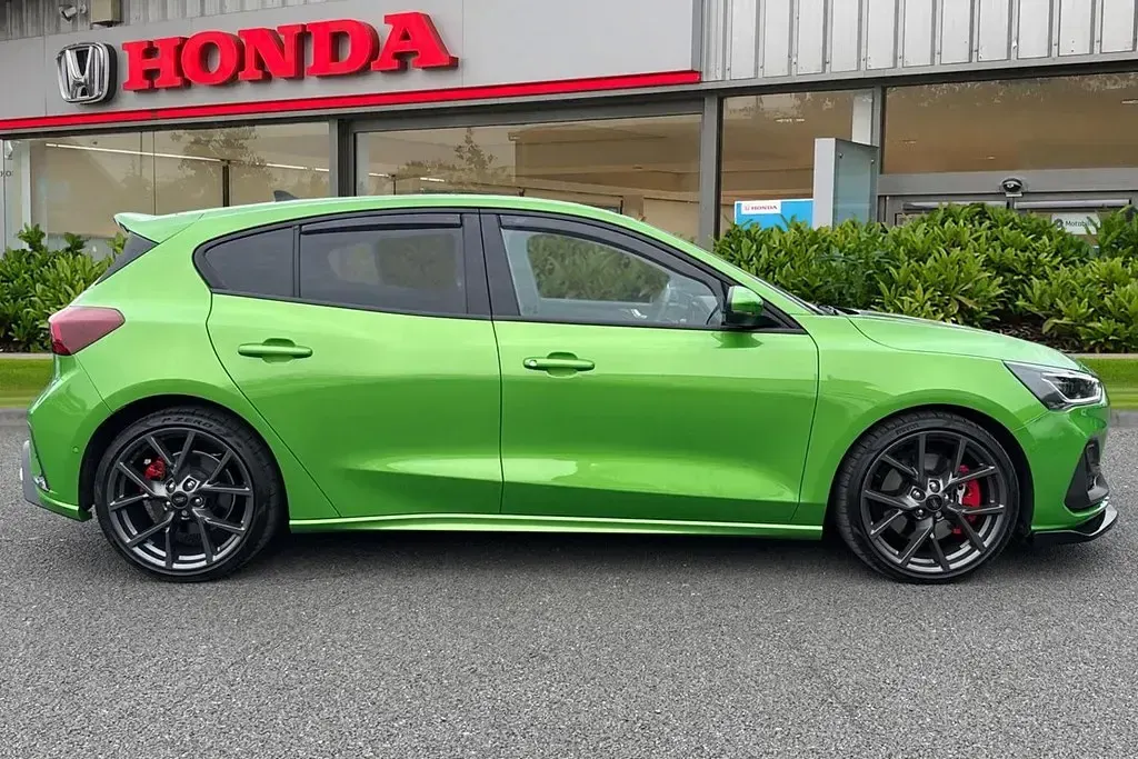 Usado Ford Focus ST 280 HP (205 kW) 2023 Verde Citadino