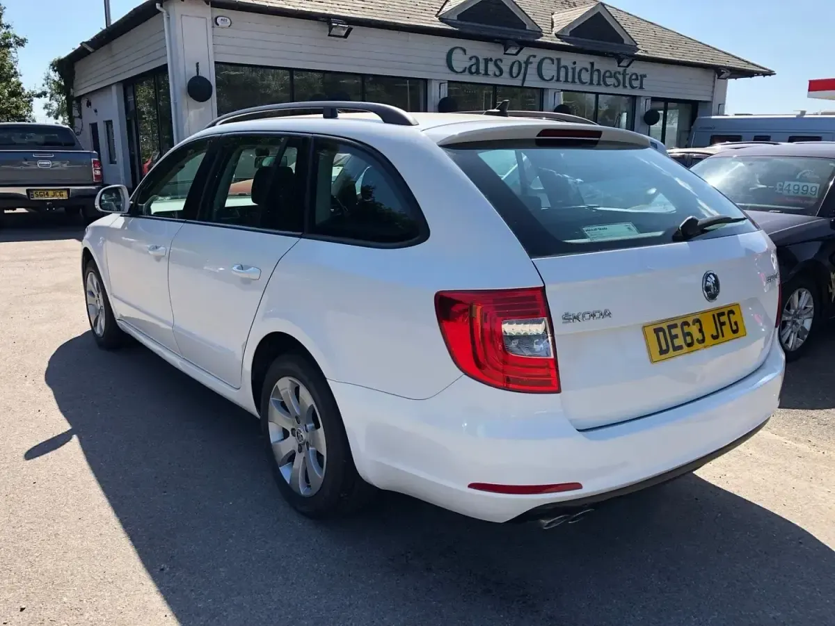 Used Skoda Superb 140 HP (102 kW) 2013 White Estate