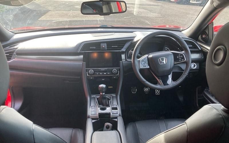 Second-hand Honda Civic Prestige 182 CP (133 kW) 2018 Roșu Hatchback