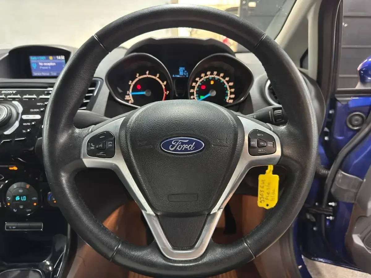 Used Ford Fiesta Titanium 125 HP (91 kW) 2013 Blue Hatchback