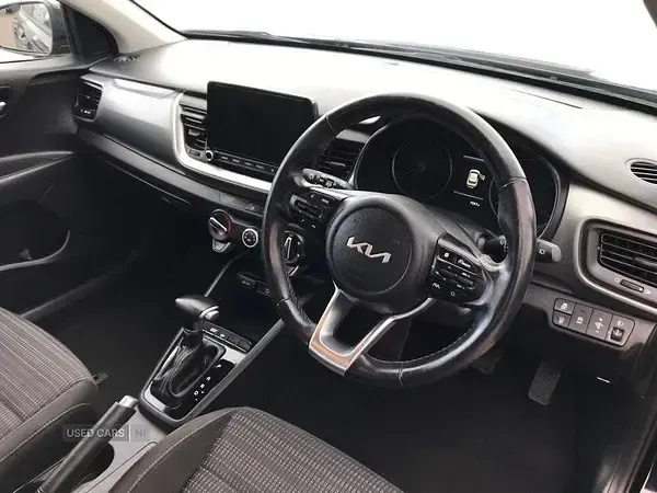 Gebraucht Kia Stonic 100 PS (73 kW) 2023 Schwarz SUV